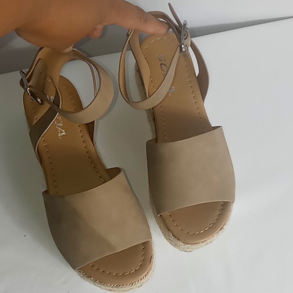 Topics platform sandals size 5.5 nwot - Picture 4 of 7